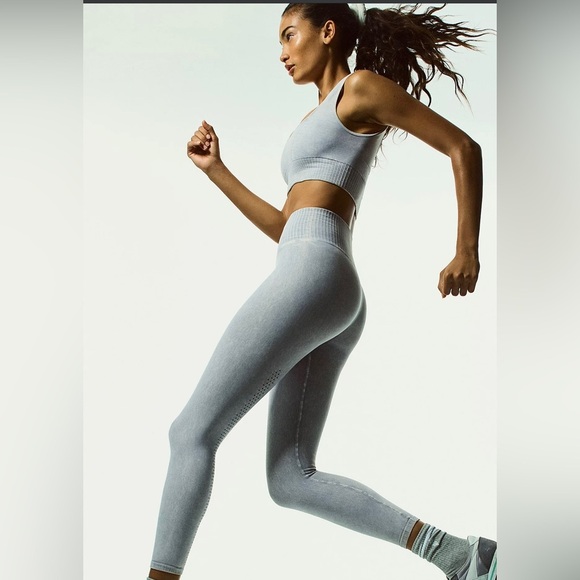 NWOT Free People Movement Good Karma 7/8 Leggings in ICE GREY - Picture 4 of 6